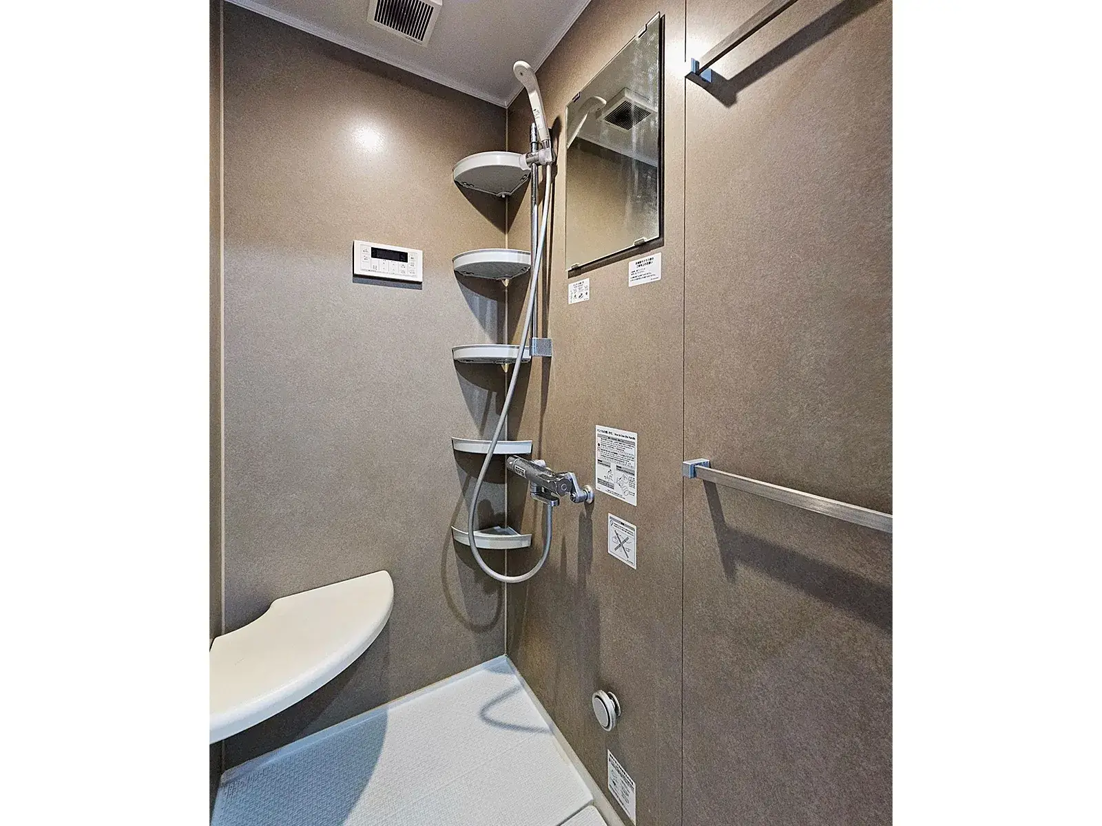 シャワールーム